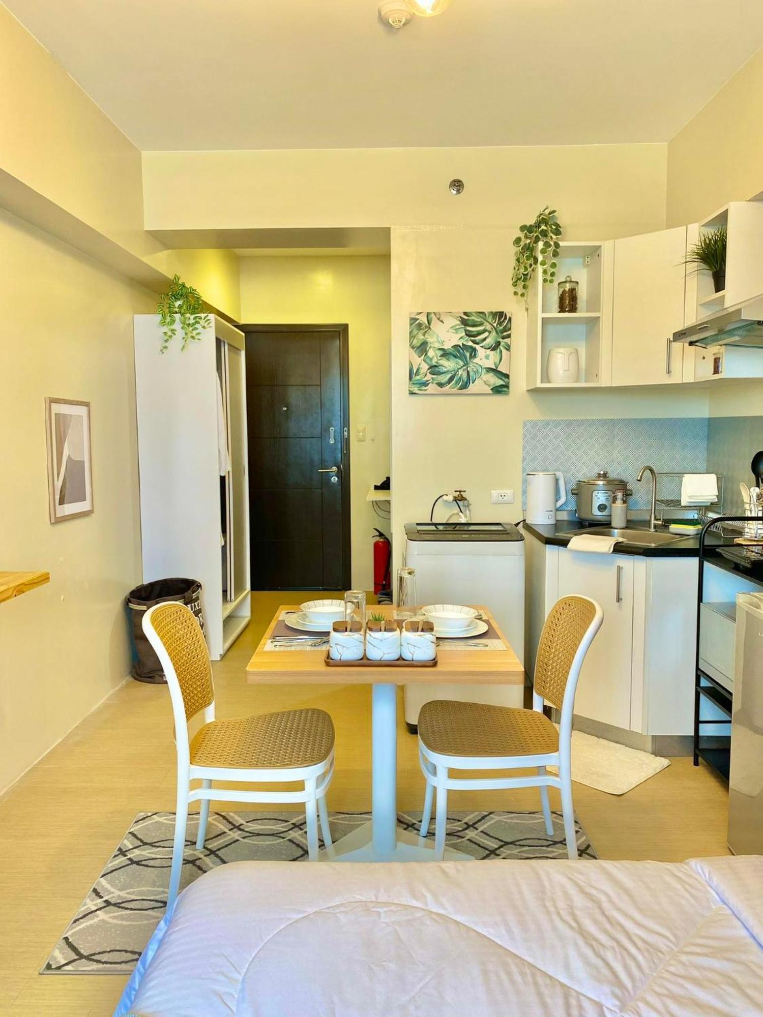 Cozy Studio In Metro Davao With W&D, Pool, & Gym Exterior photo
