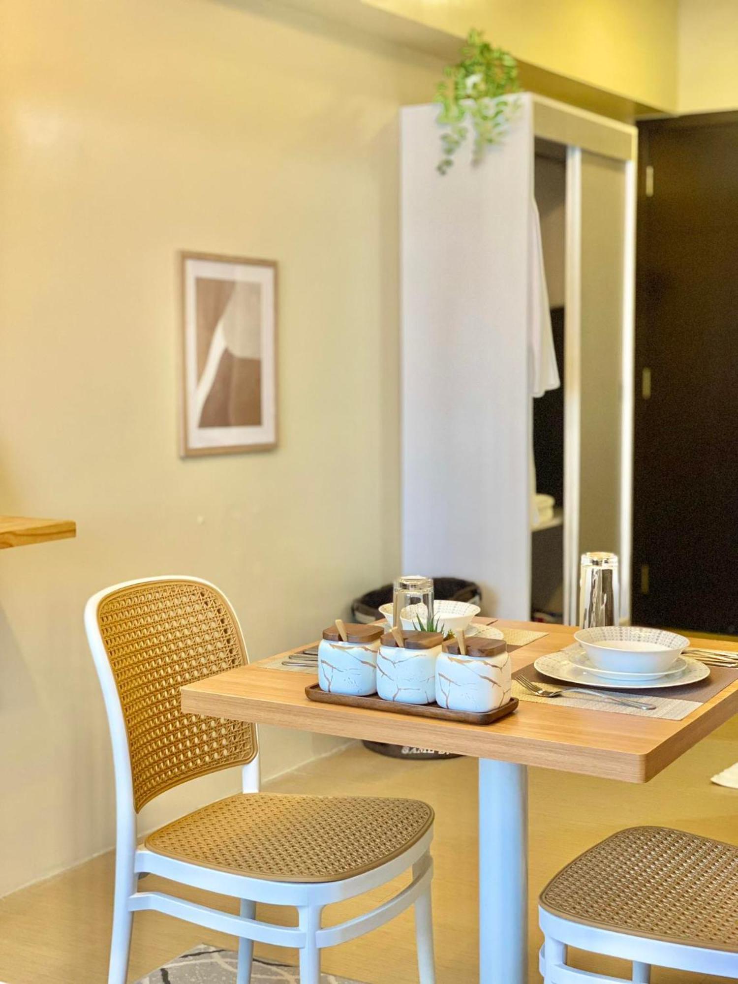 Cozy Studio In Metro Davao With W&D, Pool, & Gym Exterior photo